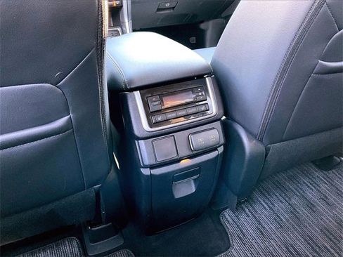 Used 2022 Subaru Ascent Limited image 29