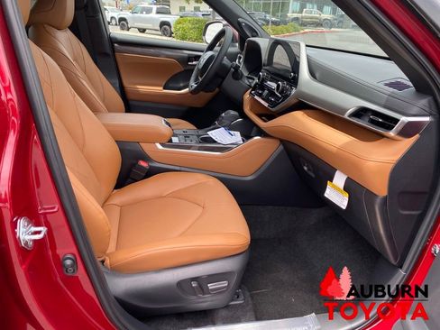 New 2026 Toyota Highlander Platinum AWD/4WD image 19