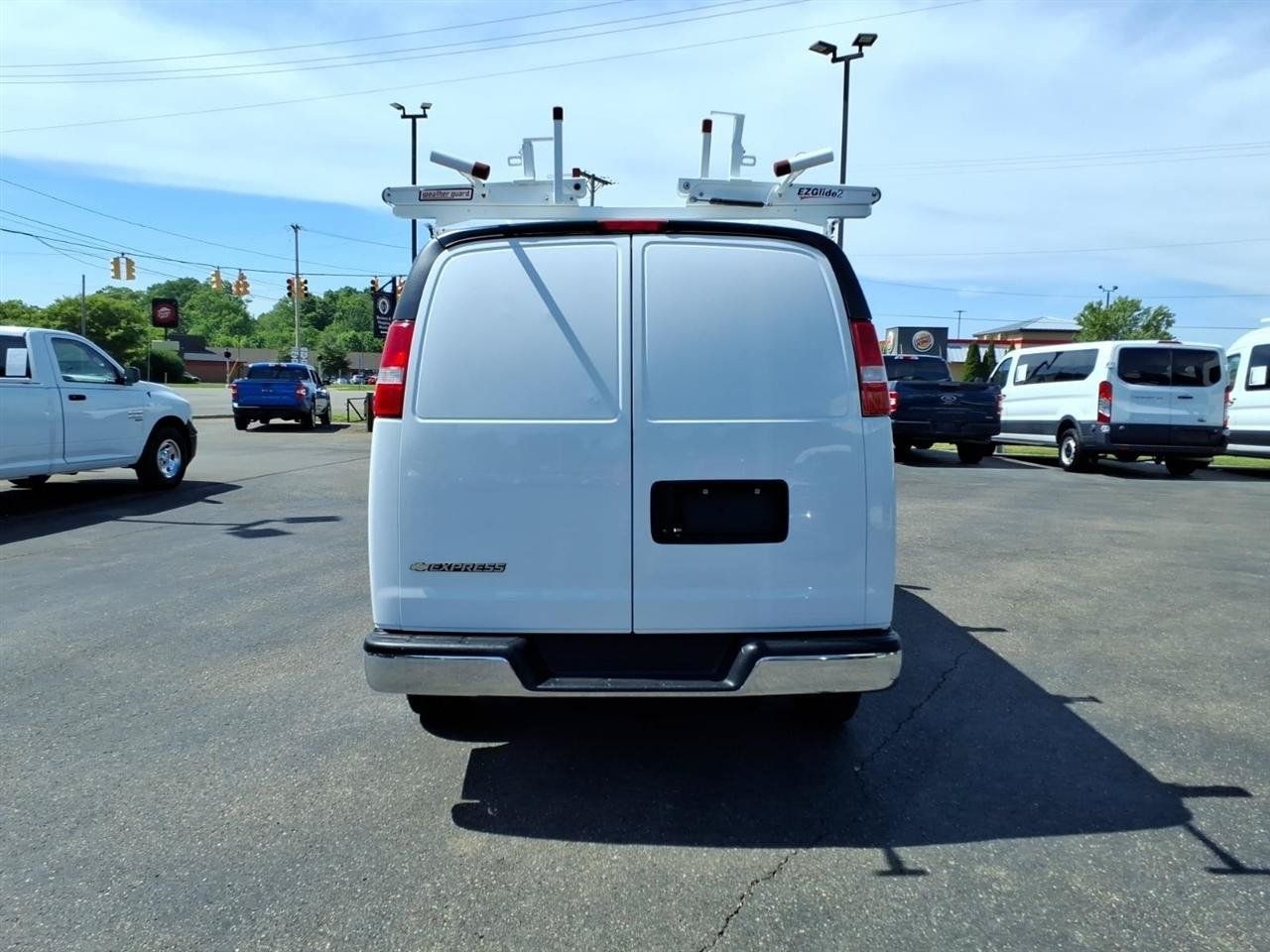 Used 2022 Chevrolet Express 2500 w/ Driver Convenience Package RWD image 6