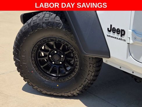 Used 2025 Jeep Wrangler Sport AWD/4WD image 30