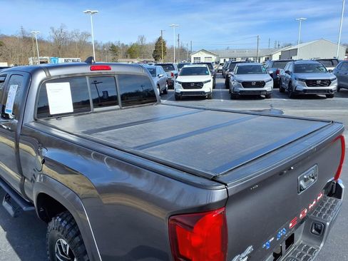 Used 2021 Toyota Tacoma SR5 w/ SR5 Appearance Package (SM) image 10