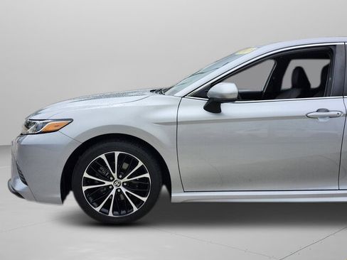 Used 2020 Toyota Camry SE image 36
