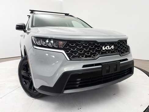 Used 2022 Kia Sorento S w/ Panoramic Sunroof Package AWD/4WD image 2