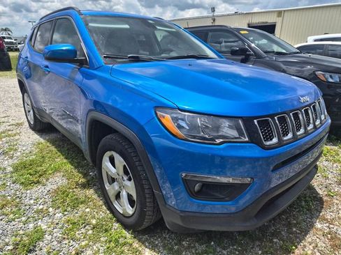 Used 2019 Jeep Compass Latitude w/ Popular Equipment Group FWD image 1