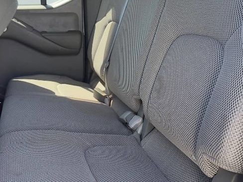 Used 2010 Nissan Frontier SE image 13