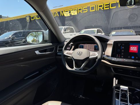 Used 2024 Volkswagen Atlas SEL AWD/4WD image 16