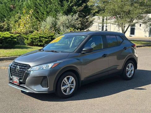 Used 2021 Nissan Kicks S image 3