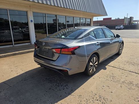 Used 2021 Nissan Altima 2.5 SV FWD image 8