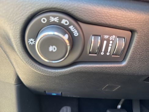 New 2026 Chrysler Pacifica Select image 10