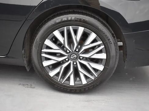 Used 2024 Nissan Altima 2.5 SV FWD image 34