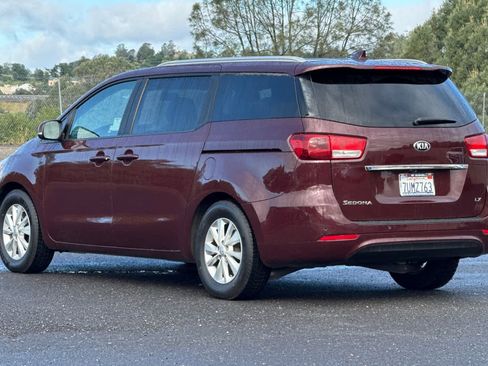 Used 2017 Kia Sedona LX w/ LX Essentials Premium Package FWD image 5