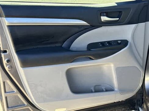 Used 2019 Toyota Highlander XLE image 8