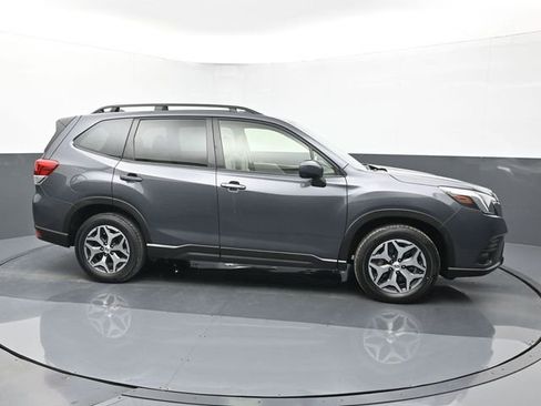 Used 2024 Subaru Forester Premium image 6