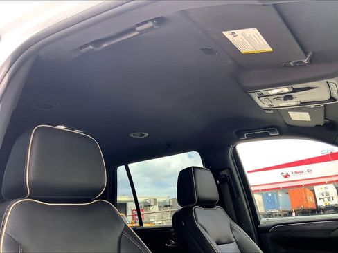 Used 2023 GMC Yukon SLT AWD/4WD image 30