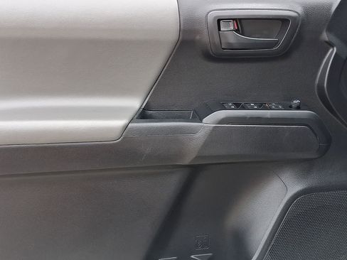 Certified 2021 Toyota Tacoma SR AWD/4WD image 15