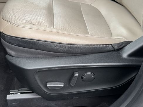 Used 2020 Ford Escape Titanium AWD/4WD image 26