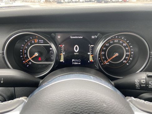 Used 2021 Jeep Wrangler Unlimited Sahara image 5