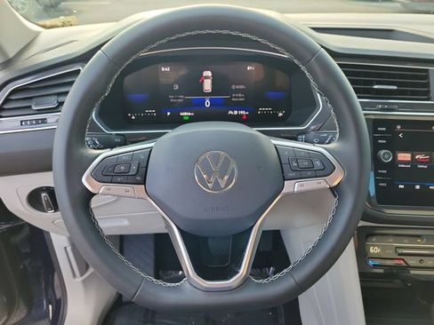 Certified 2023 Volkswagen Tiguan SE w/ Panoramic Sunroof Package FWD image 18