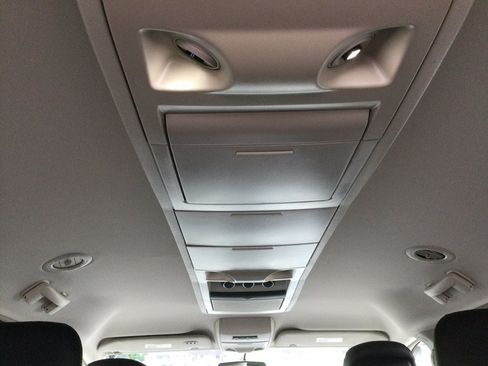 Used 2015 Chrysler Town & Country Touring w/ Driver Convenience Group FWD image 25