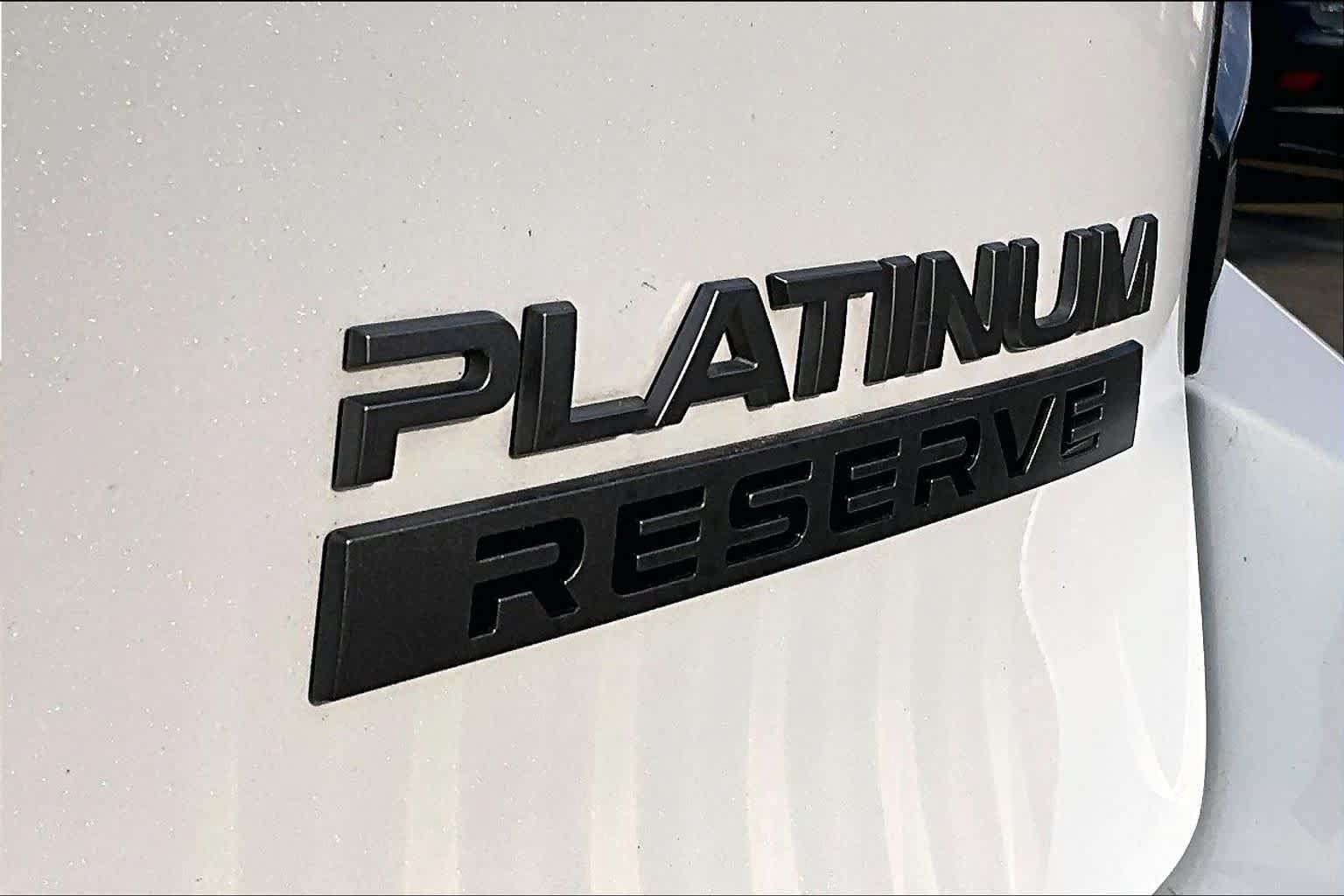 Used 2025 Nissan Armada Platinum Reserve RWD image 9