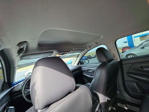 Used 2025 Nissan Sentra SR w/ SR Premium Package image 21