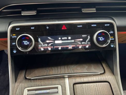 Used 2022 Genesis GV80 3.5T w/ Prestige Package 07 AWD/4WD image 3