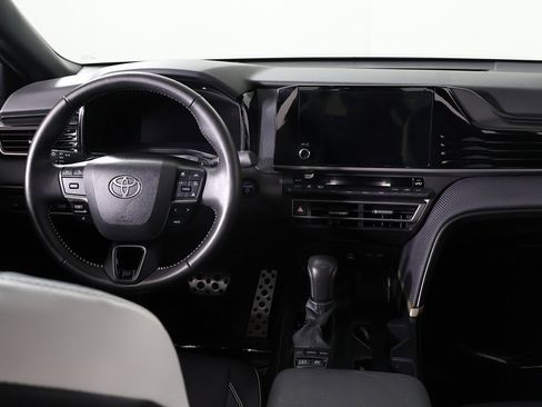Used 2025 Toyota Camry SE image 37