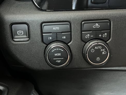 Used 2022 Chevrolet Silverado 1500 LT image 42