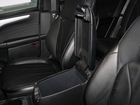 Used 2025 Ford Escape Platinum w/ Premium Technology Package image 21