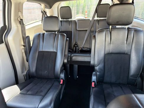 Used 2020 Dodge Grand Caravan SXT FWD image 11