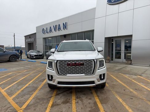 Used 2021 GMC Yukon Denali w/ Denali Premium Package image 2