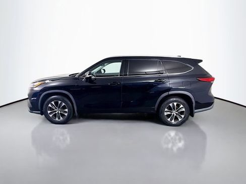 Used 2020 Toyota Highlander XLE AWD/4WD image 9