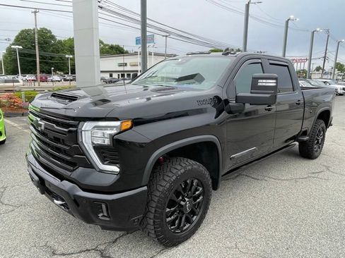 Used 2025 Chevrolet Silverado 3500 High Country w/ High Country Premium Package AWD/4WD image 2