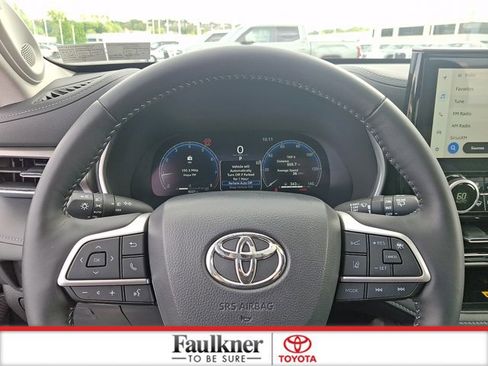 Certified 2025 Toyota Highlander Limited AWD/4WD image 19