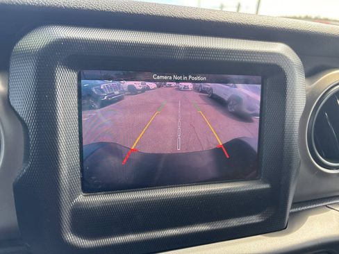 Used 2018 Jeep Wrangler Unlimited Sport S AWD/4WD image 24