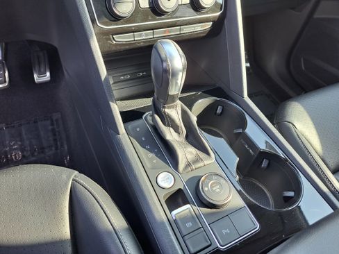 Used 2022 Volkswagen Atlas SEL R-Line image 17