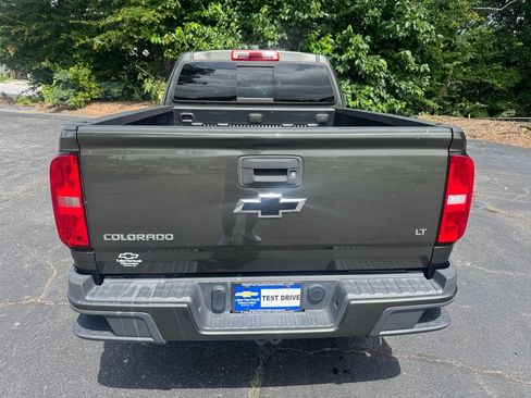 Used 2018 Chevrolet Colorado LT w/ LT Convenience Package RWD image 4
