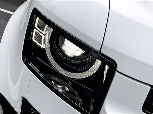 Used 2025 Land Rover Defender 90 X-Dynamic SE image 28