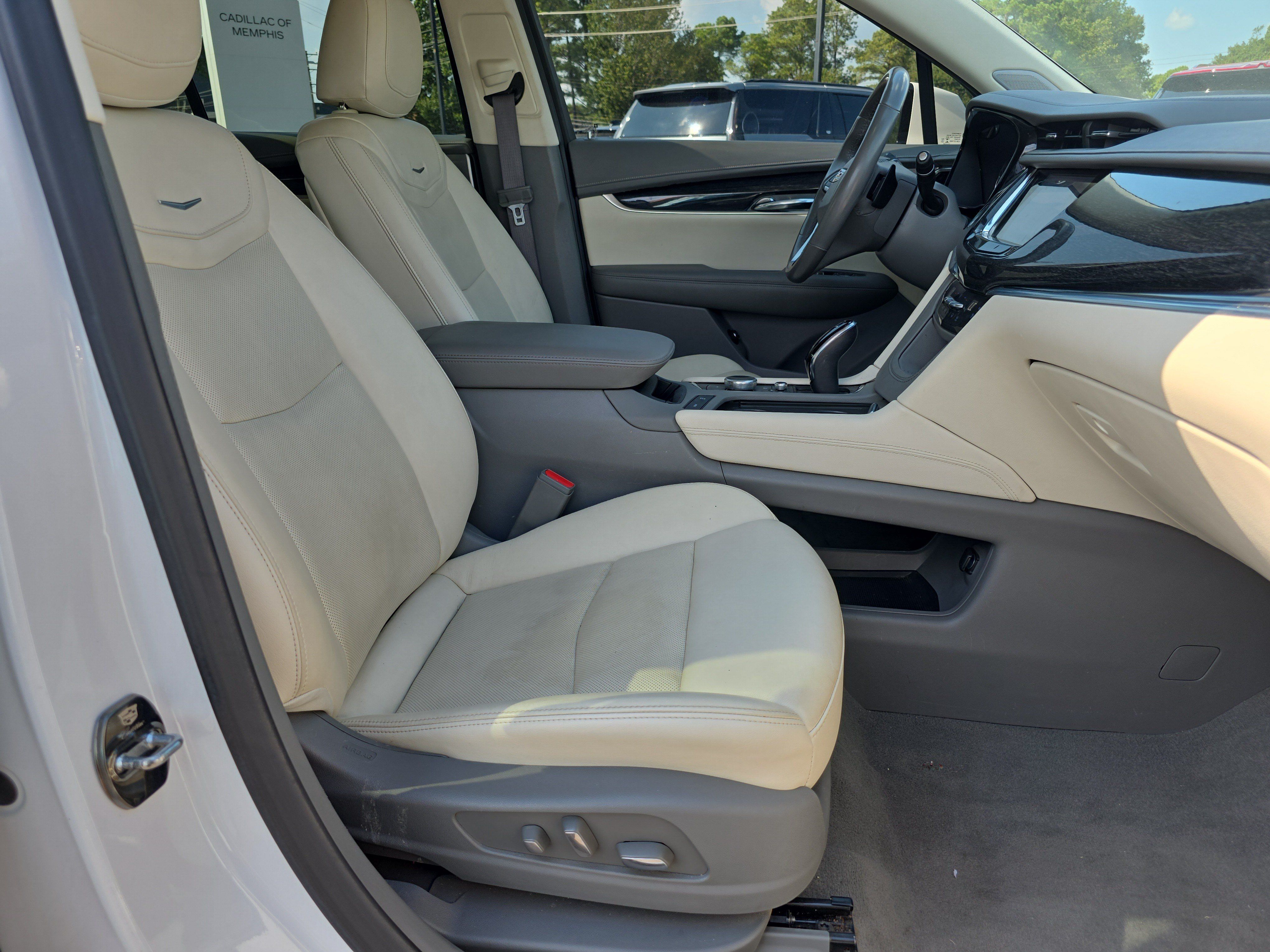 Used 2023 Cadillac XT6 Premium Luxury FWD image 16