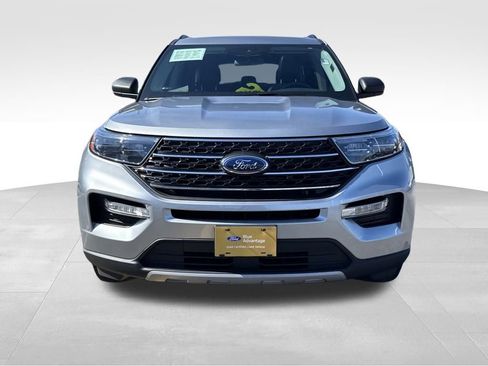 Certified 2022 Ford Explorer XLT w/ Equipment Group 202A image 4