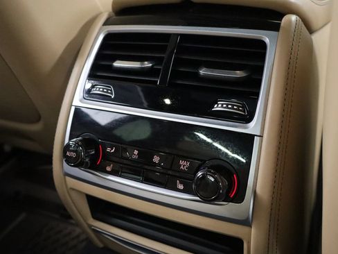 Used 2019 BMW 750i xDrive w/ Executive Package AWD/4WD image 26