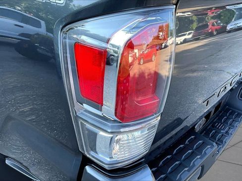 Certified 2020 Toyota Tacoma TRD Off-Road w/ Technology Package AWD/4WD image 26