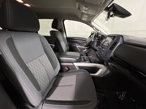 Used 2024 Nissan Titan SV w/ SV Convenience Package image 24