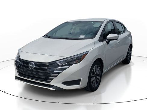 Used 2025 Nissan Versa SV FWD image 3