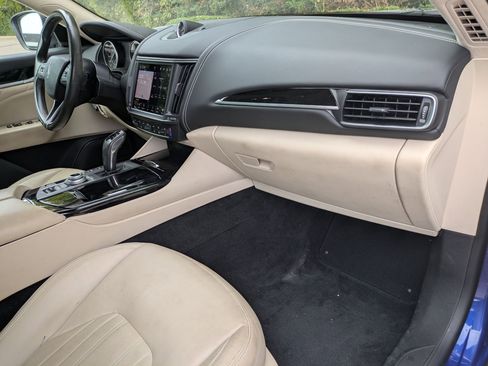 Certified 2022 Maserati Levante Modena AWD/4WD image 30