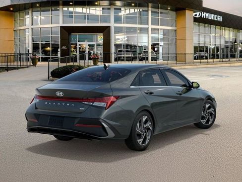 Certified 2025 Hyundai Elantra Limited image 4