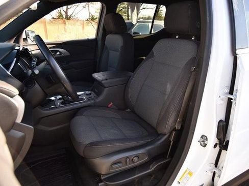 Used 2022 Chevrolet Traverse LT image 24