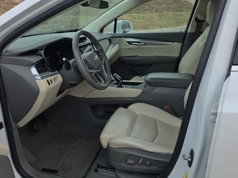 Used 2017 Cadillac XT5 Luxury w/ Driver Awareness Package image 5