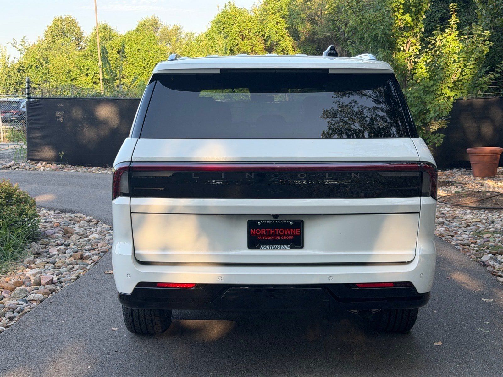 New 2027 Lincoln Navigator Reserve AWD/4WD image 4
