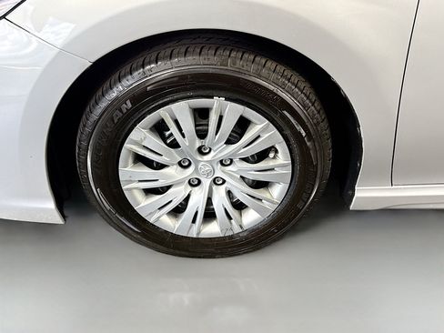 Used 2022 Toyota Camry SE w/ Convenience Package FWD image 38